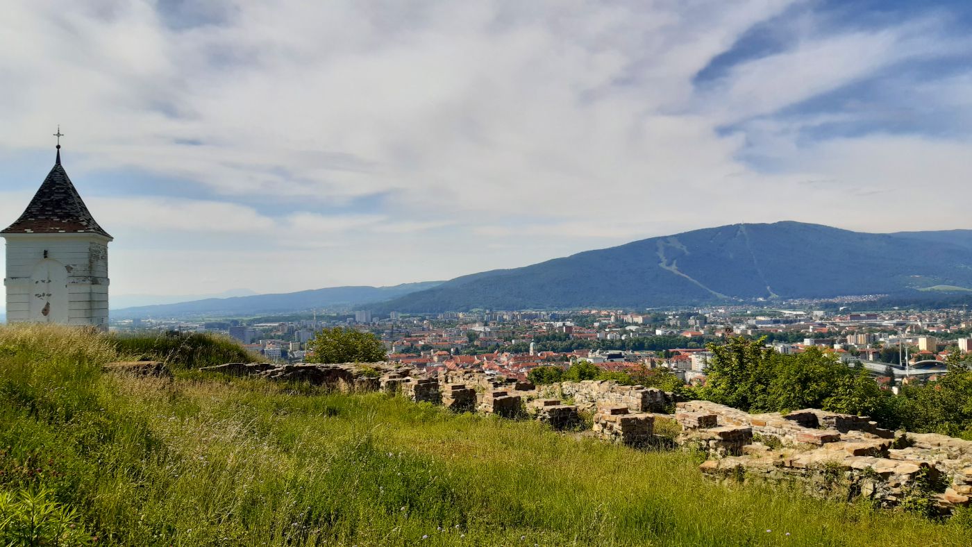 Pogled na pohorje s Piramide nad Mariborom